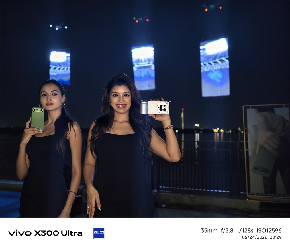 vivo Lights Up Hyderabad Skyline with Flying LED Experience for X300 Ultra and X300 FE Launch